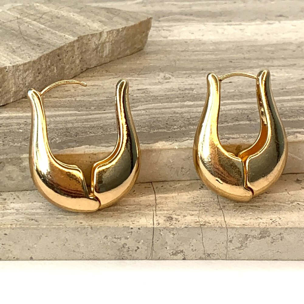 NEW~ Anthropologie Large Horseshoe Gold Huggie Hoop Earrings